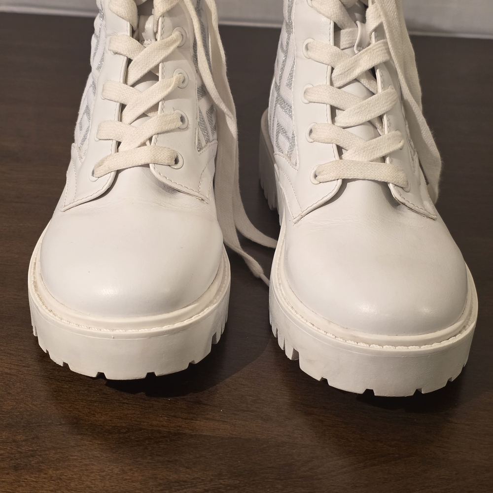 Guess "Gwolina" Combat, Moto, Platform White Monogram Statement Boots Sz 8.5 - Picture 4 of 12